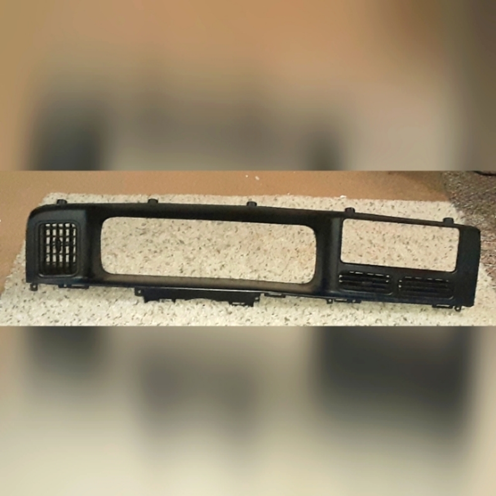 Jeep Grand Cherokee Dash Speedometer & Radio Bezel (Black)